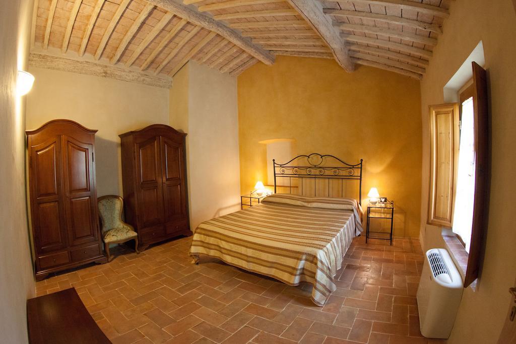 Casa Vacanze "Casale Al Pino" Riparbella Δωμάτιο φωτογραφία